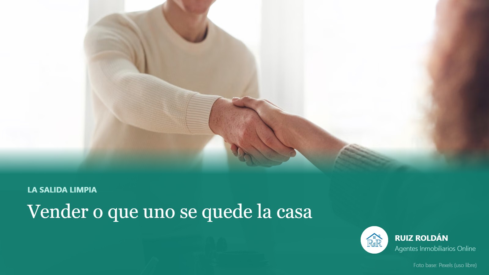 Dos personas cerrando un acuerdo